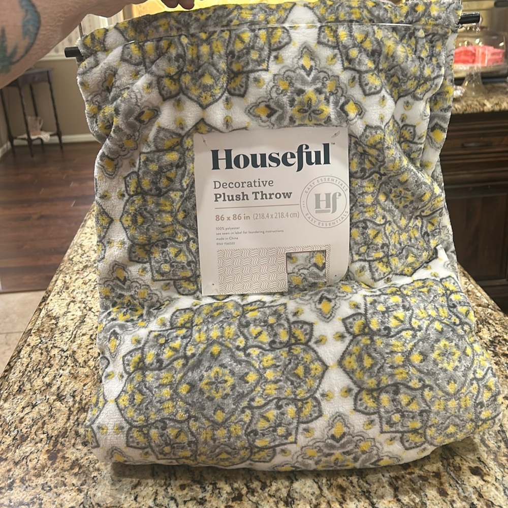 NWT Houseful Decorative Plush Throw